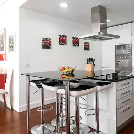 لشبونة رنتالز تشيادو *