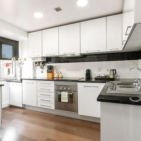 لشبونة رنتالز تشيادو *